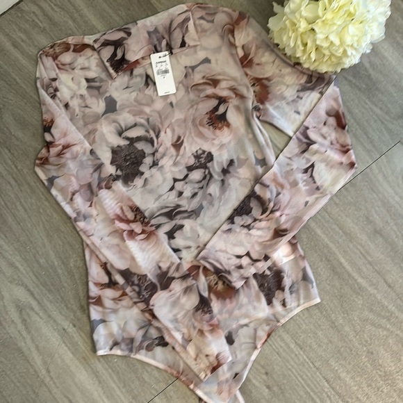 NWT Express sheer bodysuit- M - Picture 2 of 6